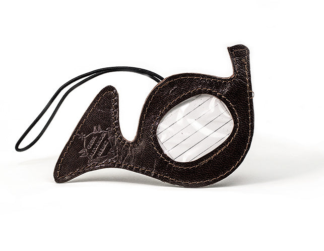 Horn luggage tag for secure case identification